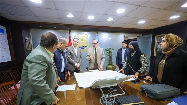 مناقشة تطوير محيط