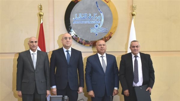 جانب من التوقيع