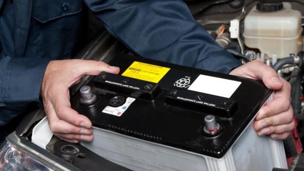 بطاريات السيارات