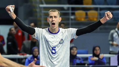 محترف طائرة سموحة يكشف تفاصيل تعاقده مع الفريق.. والأقرب للتتويج بالدوري والكأس | حوار