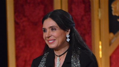 دينا: والدي فهمنا إن أمي ماتت وهي عايشة.. والرقص عندي أهم من إنه يتبرى مني