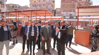 محافظ كفر الشيخ يتفقد مجمع مواقف سيارات الأجرة ويكلف الأجهزة المعنية بمتابعة تطبيق تسعيرة الركوب