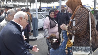 محافظ بورسعيد يتفقد الميناء البري لمتابعة سير العمل بعد تحريك أسعار الوقود | صور