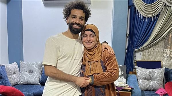 محمد صلاح مع والدته