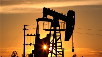  أسعار النفط تسجل ارتفاعا طفيفا اليوم الجمعة 