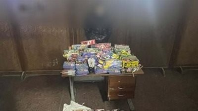 ضبط 9000 قطعة ألعاب نارية بحوزة شخصين بالإسكندرية