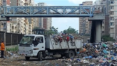 رفع كافة تراكمات القمامة داخل حرم السكك الحديدية بالإسكندرية