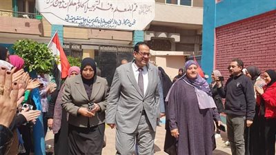 فراق بطعم الفرحة.. ممر شرفي في وداع مديرة مدرسة بالغربية عقب خروجها على المعاش