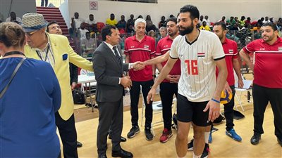 وزير الرياضة يؤازر منتخب الطائرة قبل خوض نهائي دورة الألعاب الإفريقية أمام كينيا 