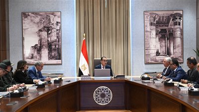 الحكومة تبدأ إجراءات توفير مخزون استراتيجي من السلع الأساسية لضبط الأسواق