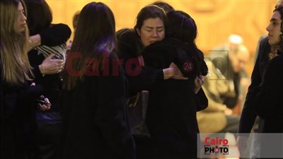 فيفي عبده وليلى علوي أبرز الحضور في عزاء والدة رانيا فريد شوقي بمسجد الشرطة | بث مباشر