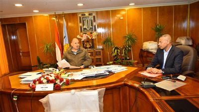 محافظ أسيوط يتابع آخر مستجدات توافر السلع الغذائية والأساسية بكميات مناسبة لمحاربة الاحتكار 