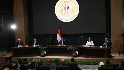 مدبولي لوزير التموين: كنت بنزل المحلات ألاقي الأرقام حاجة تانية.. وأكلمكم تقولوا أنت نازل في فرع الأغنياء