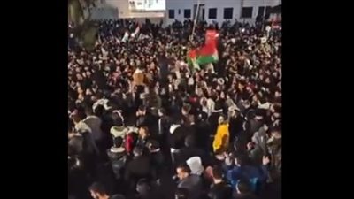 الأردن يشتعل.. متظاهرون يحاولون اقتحام سفارة إسرائيل بعد حصارها لليوم الثاني