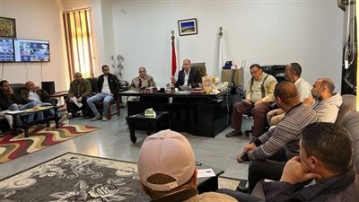 رئيس مدينة دهب يشدد على تحسين الخدمات المقدمة للمواطنين وسرعة إنهاء مطالبهم 