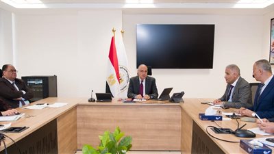بتأهيل 3220 كيلومتر من الترع.. وزير الري يتابع موقف المشروعات المائية بمراكز حياة كريمة
