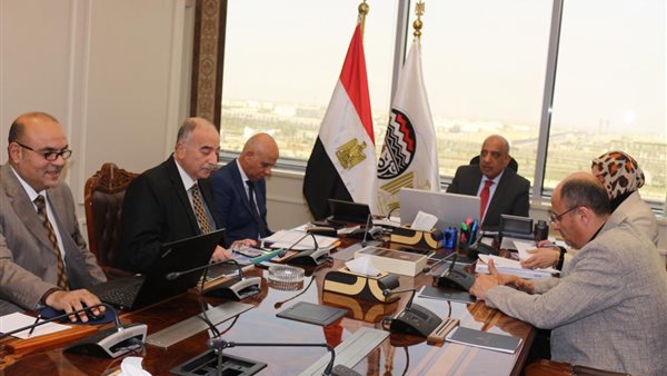 خلال الاجتماع