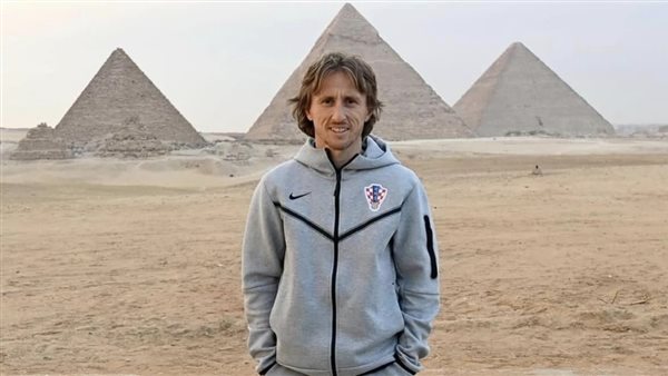 لوكا مودريتش مع أهرامات