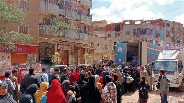 زحام على سيارات توزيع