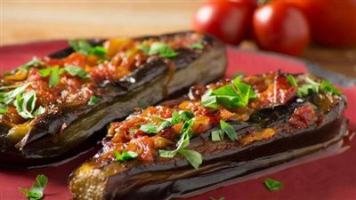 وفري الزيت.. طريقة عمل مخلل الباذنجان المسلوق بالهريسة شبه المقلي