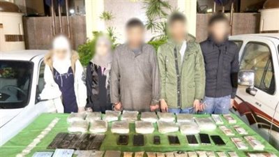  بينهما سيدتان وأجانب.. القبض على عصابة لتوزيع المواد المخدرة |صور 
