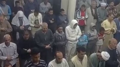 الآلاف يؤدون صلاة التراويح بالمساجد في اليوم السادس عشر من رمضان | بث مباشر