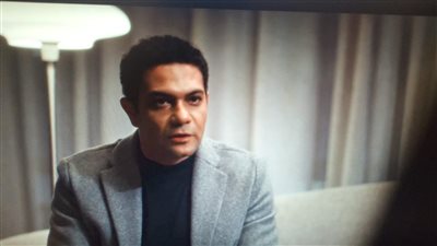 مسلسل بدون سابق إنذار الحلقة الأولى.. التحاليل تكشف لـ آسر ياسين حقيقة نسب نجله