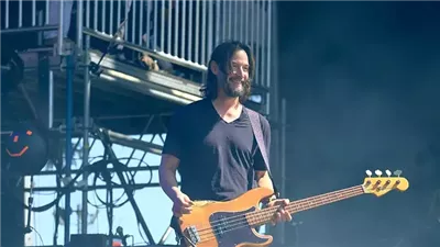 قصة حياة مأساوية لـ كيانو ريفز.. لماذا تختلف عن أي نجم آخر في هوليوود؟