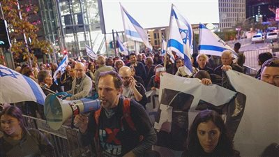 لأول مرة منذ طوفان الأقصى.. نتنياهو يجتمع بأهالي الجنود المحتجزين لدى الفصائل الفلسطينية في غزة