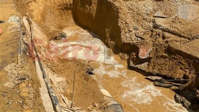 هبوط أرضي بطريق الواحات بعد مول مصر بسبب انفجار خط المياه الرئيسي | بث مباشر