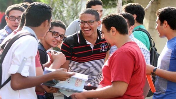 طلاب الدبلومات الفنية