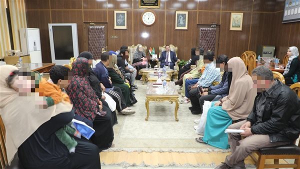 جانب من لقاء محافظ