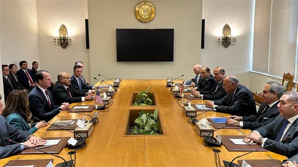 وزير الخارجية وأعضاء