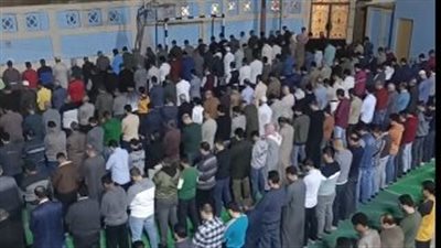 الساحات مُمتلئة.. المئات يؤدون صلاة تراويح اليوم السادس عشر من شهر رمضان بمختلف مساجد المحافظات| بث مباشر 