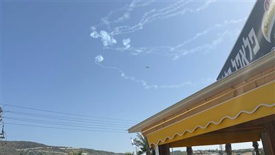 إعلام عبري: رصد 10 صواريخ قادمة من الأراضي اللبنانية واعتراض 9 منها