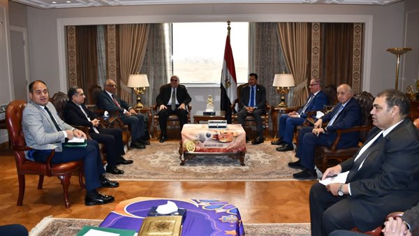 لقاء وزير الرياضة