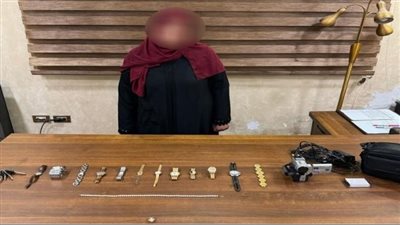 ضبط خادمة سرقت مشغولات ذهبية وساعات من شقة بالنزهة