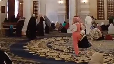 بعد الغلق المؤقت.. أداء أول صلاة الجمعة في مسجد السيدة زينب | بث مباشر