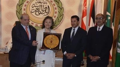 رئيس الاتحاد الدولي للطائرة جلوس تشيد بدعم وزير الرياضة لذوي الهمم