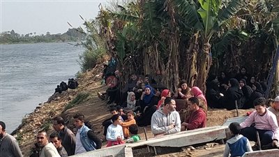 انهيار والدة تلميذ خلال البحث عن جثمانه في فرع النيل بالمنوفية: أنت فين يا إبراهيم اطلع يا بني | فيديو