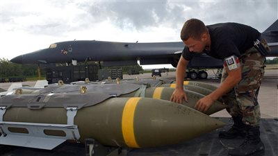 الولايات المتحدة توافق على تقديم المزيد من القنابل والطائرات الحربية لإسرائيل