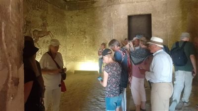 المناطق الأثرية بالمنيا تستقبل وفدا سياحيا متعدد الجنسيات