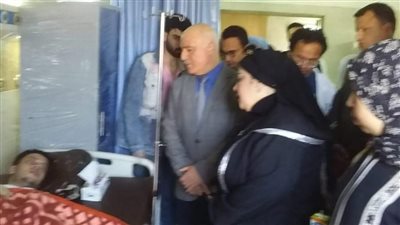 وكيل وزارة الصحة بالمنوفية تتابع حالة المصابين في حادث أتوبيس العمالة| صور