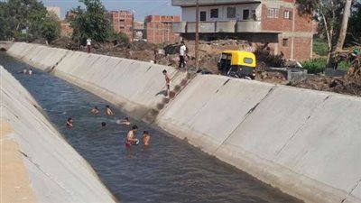 جردوه من ملابسه وصوروه.. القبض على شخصين استدرجا طالب من ذوي الهمم للاستحمام داخل حوض ري بالمنوفية 