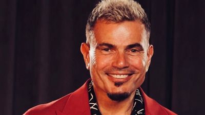 نصف مليار مشاهدة.. عمرو دياب يكتسح السوشيال ميديا بالكلمة الحلوة