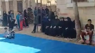 كان بيستحمى.. أهالي المنوفية يشيعون جنازة صبي لقي مصرعه غرقًا في فرع النيل | بث مباشر