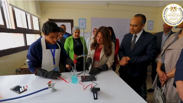 السفيرة الأمريكية