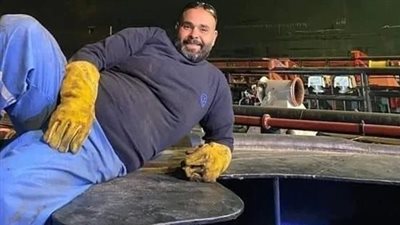 أهالي الإسماعيلية يؤدون صلاة الجنازة على بطل تعويم السفينة الجانحة إيفر جيفين | بث مباشر