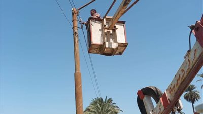 استعدادا لعيد الفطر.. حملات دورية لصيانة أعمدة الإنارة والكشافات بقرى ومراكز المنيا