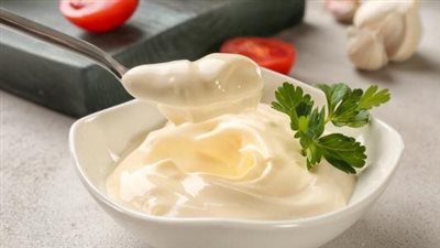 بعد ارتفاع سعره.. مقادير وطريقة عمل المايونيز في المنزل مثل الجاهز